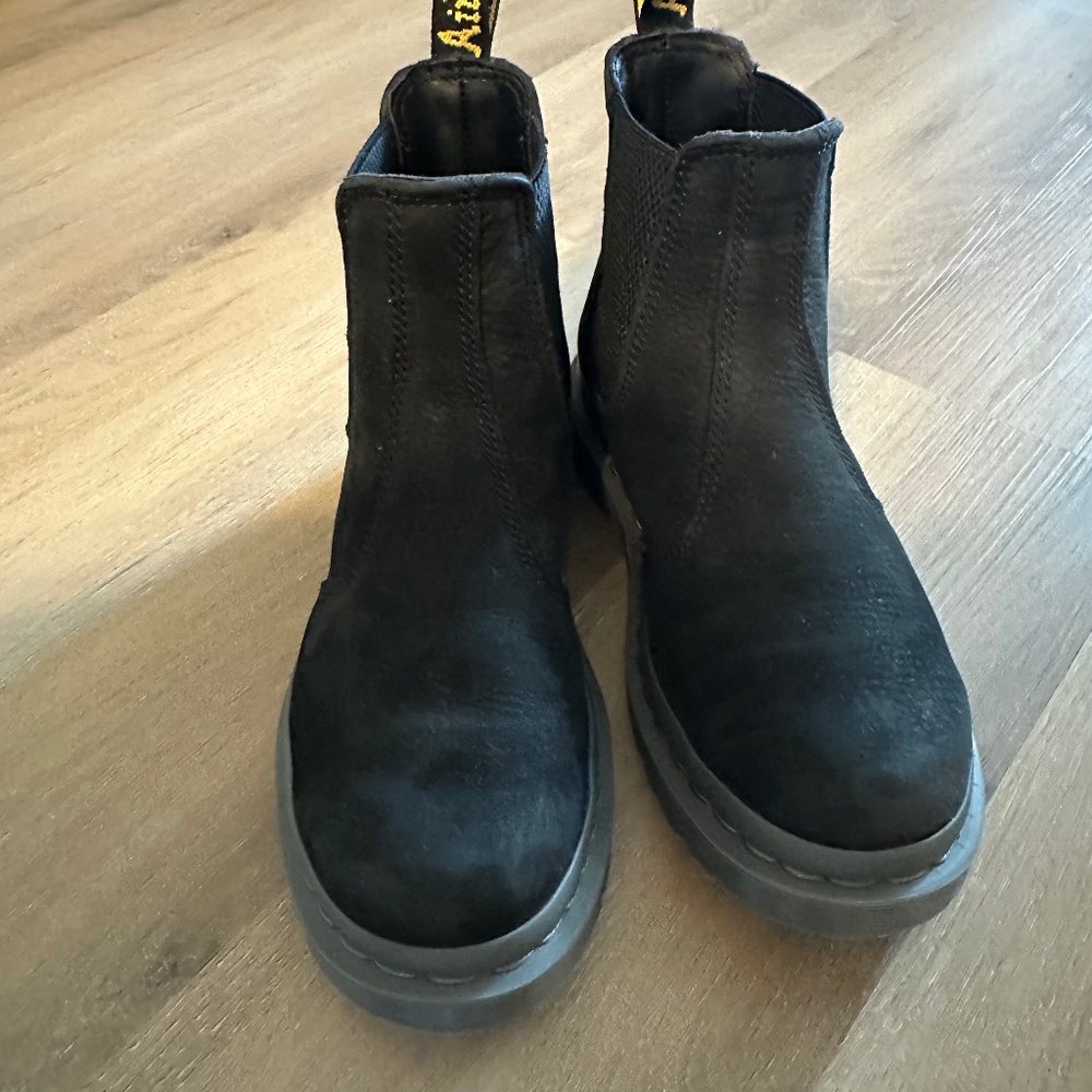 2976 MONO MILLED NUBUCK LEATHER CHELSEA BOOTS